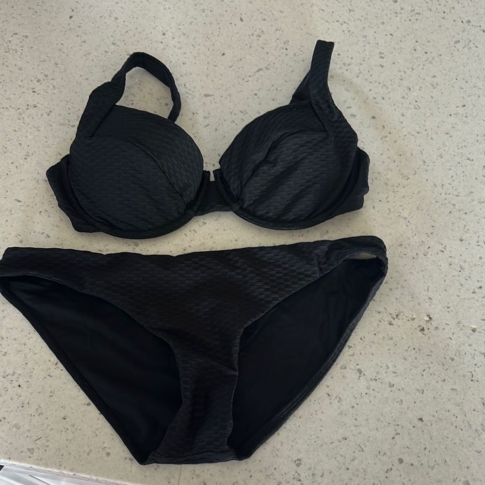 Black Textured Women's Bikini Set